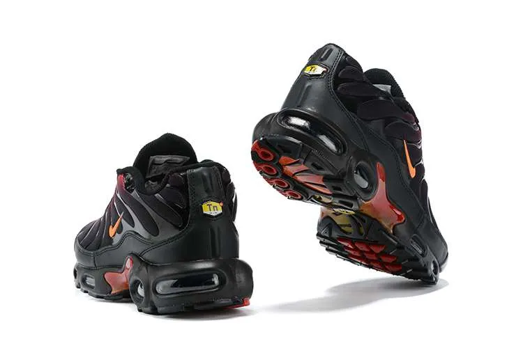 AIR MAX PLUS TN 'BLACK GRADIENT RED'